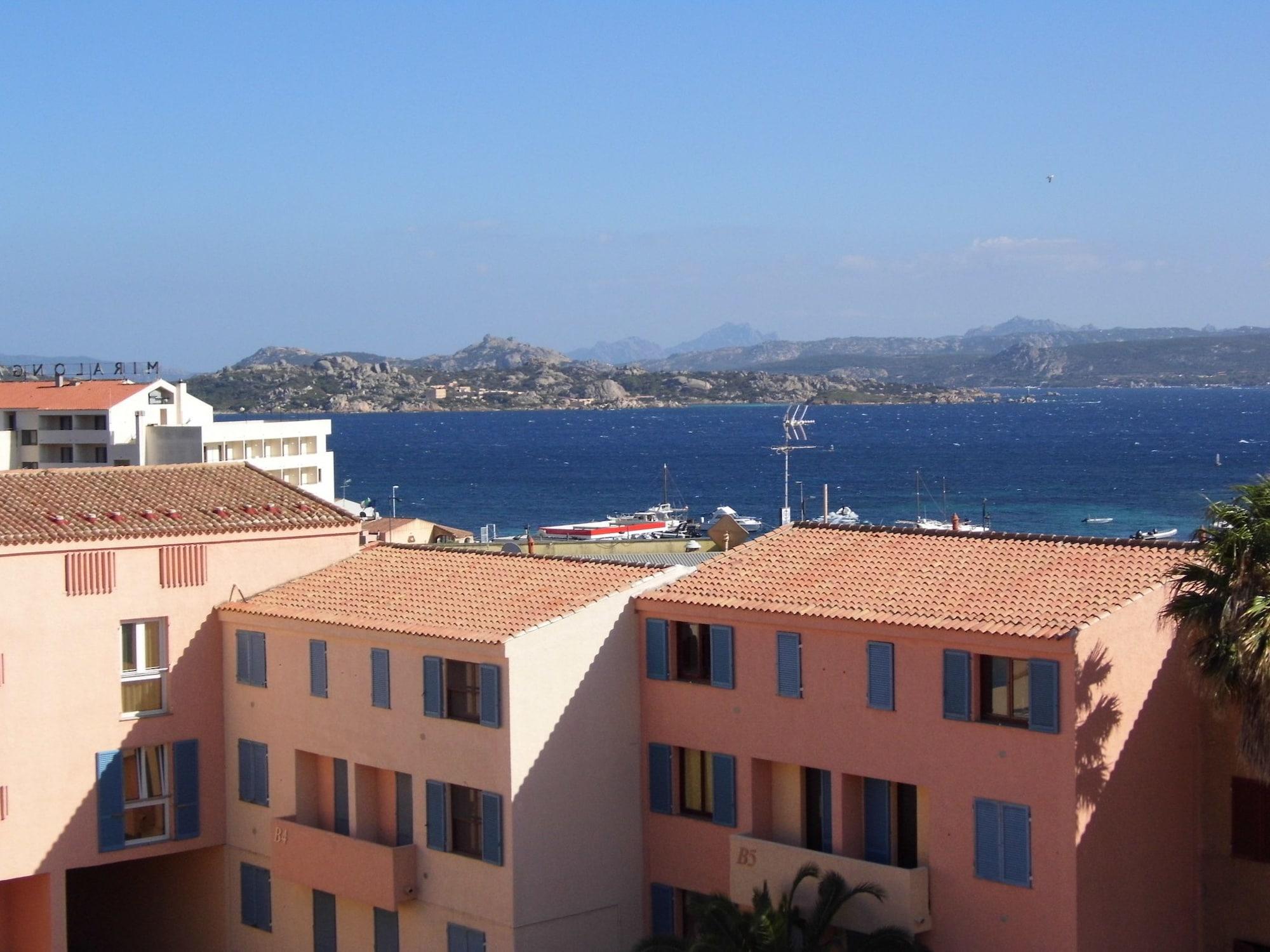 Le Nereidi Hotel & Residence Con Piscina-Tennis-Fitness-Parcheggio Coperto-Sala Conferenze Ла Мадалена Екстериор снимка