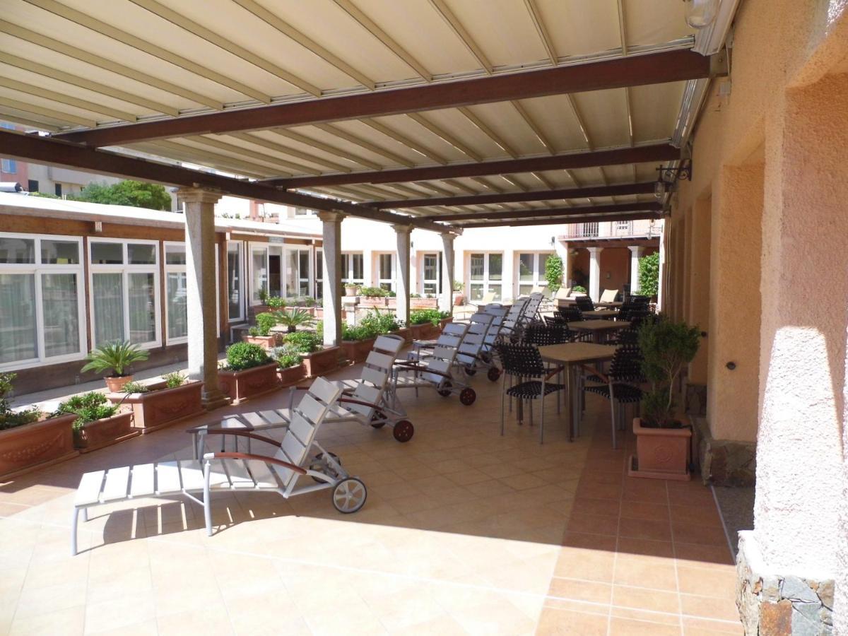Le Nereidi Hotel & Residence Con Piscina-Tennis-Fitness-Parcheggio Coperto-Sala Conferenze Ла Мадалена Екстериор снимка