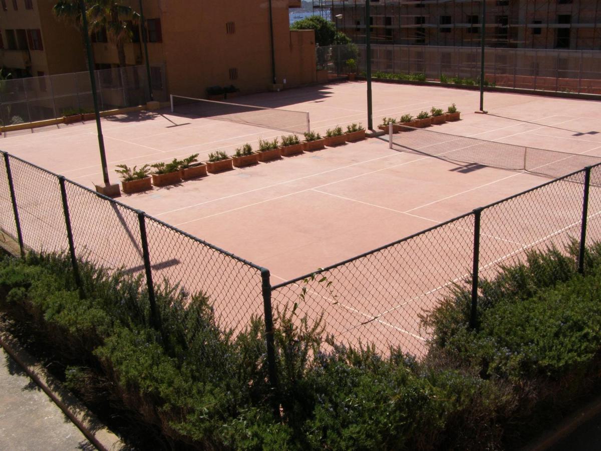 Le Nereidi Hotel & Residence Con Piscina-Tennis-Fitness-Parcheggio Coperto-Sala Conferenze Ла Мадалена Екстериор снимка