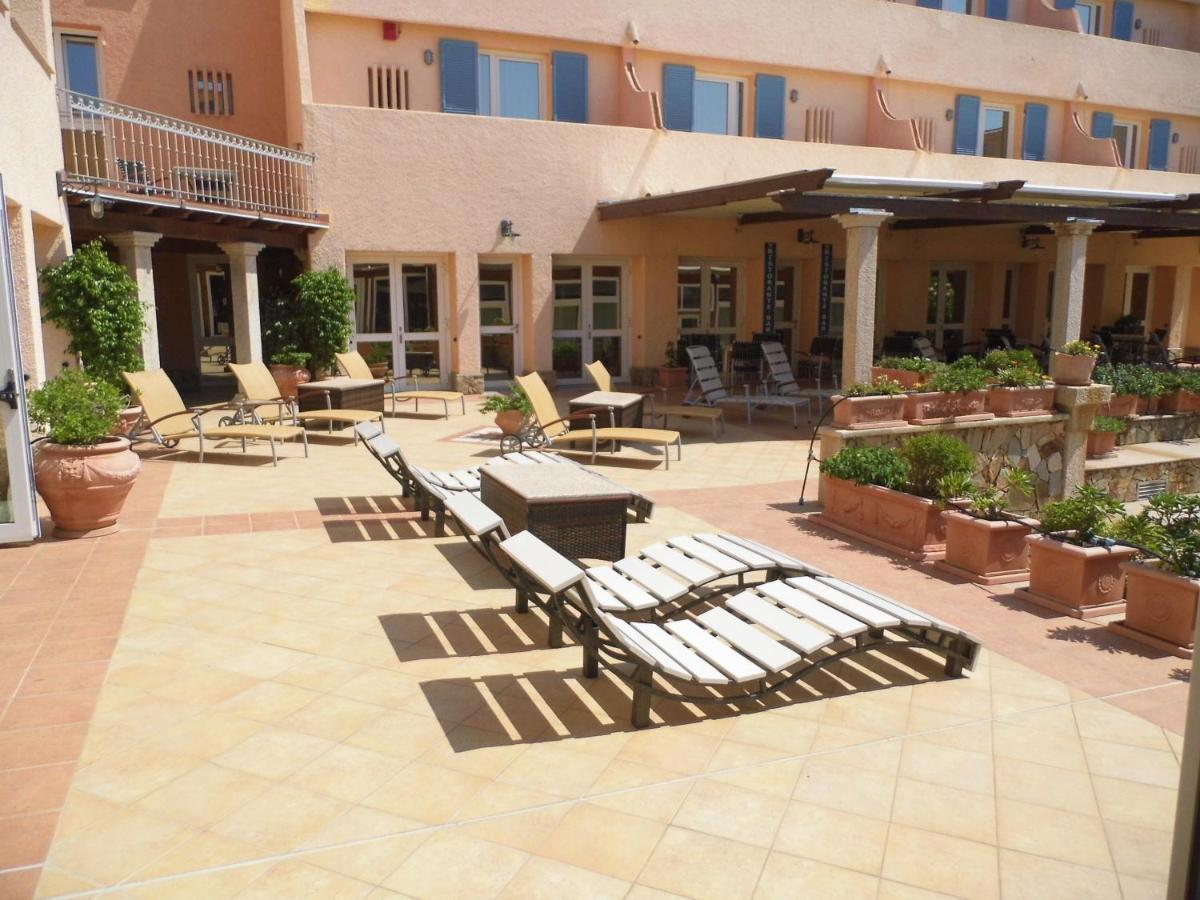 Le Nereidi Hotel & Residence Con Piscina-Tennis-Fitness-Parcheggio Coperto-Sala Conferenze Ла Мадалена Екстериор снимка