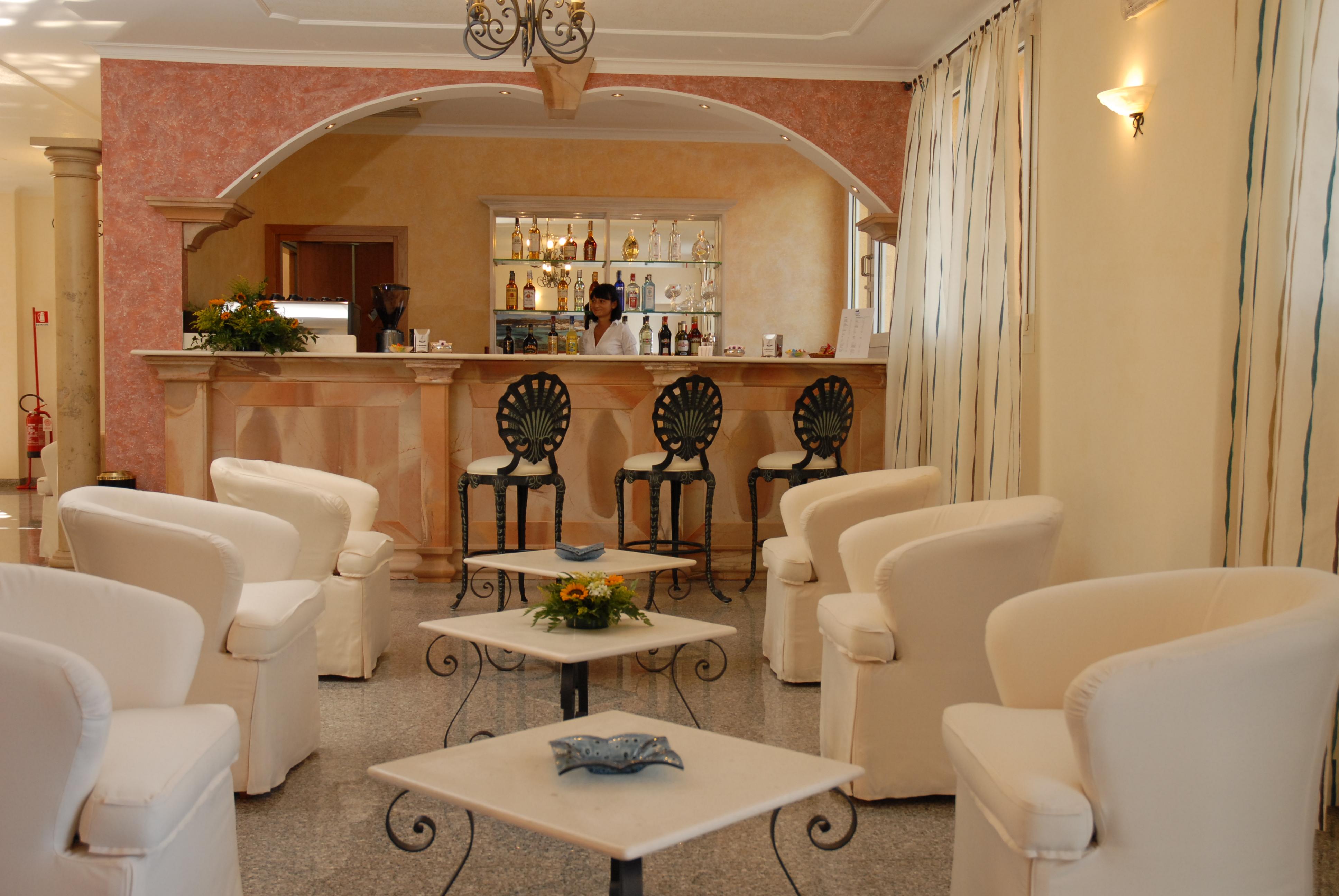 Le Nereidi Hotel & Residence Con Piscina-Tennis-Fitness-Parcheggio Coperto-Sala Conferenze Ла Мадалена Екстериор снимка