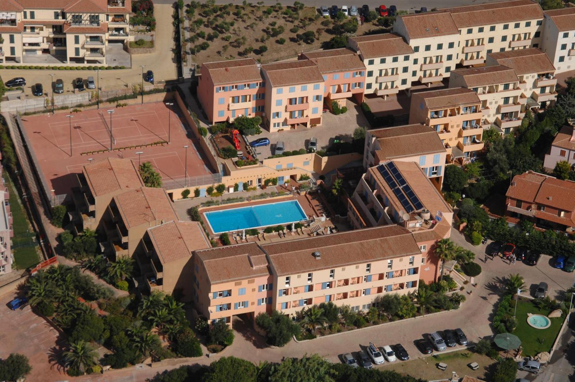 Le Nereidi Hotel & Residence Con Piscina-Tennis-Fitness-Parcheggio Coperto-Sala Conferenze Ла Мадалена Екстериор снимка