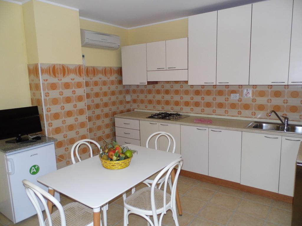Le Nereidi Hotel & Residence Con Piscina-Tennis-Fitness-Parcheggio Coperto-Sala Conferenze Ла Мадалена Екстериор снимка