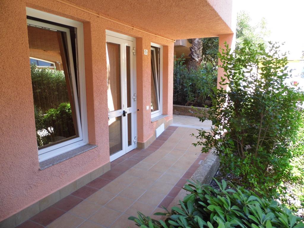 Le Nereidi Hotel & Residence Con Piscina-Tennis-Fitness-Parcheggio Coperto-Sala Conferenze Ла Мадалена Екстериор снимка