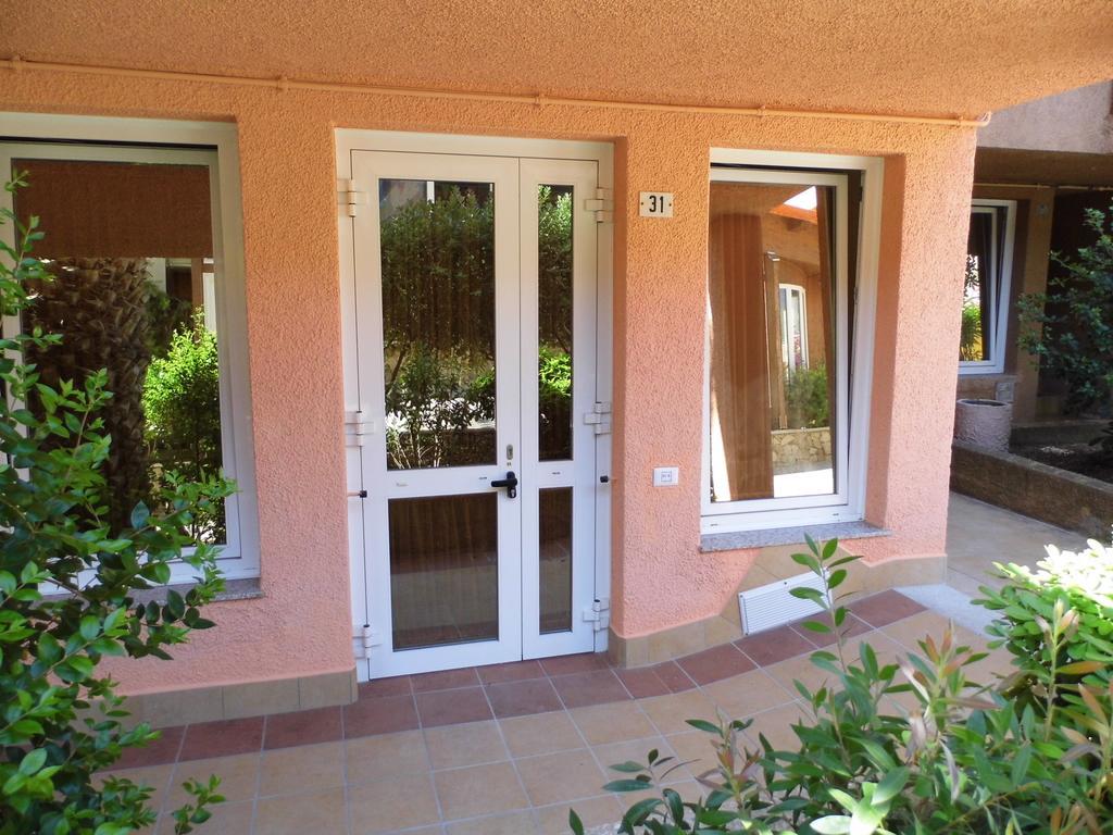 Le Nereidi Hotel & Residence Con Piscina-Tennis-Fitness-Parcheggio Coperto-Sala Conferenze Ла Мадалена Екстериор снимка