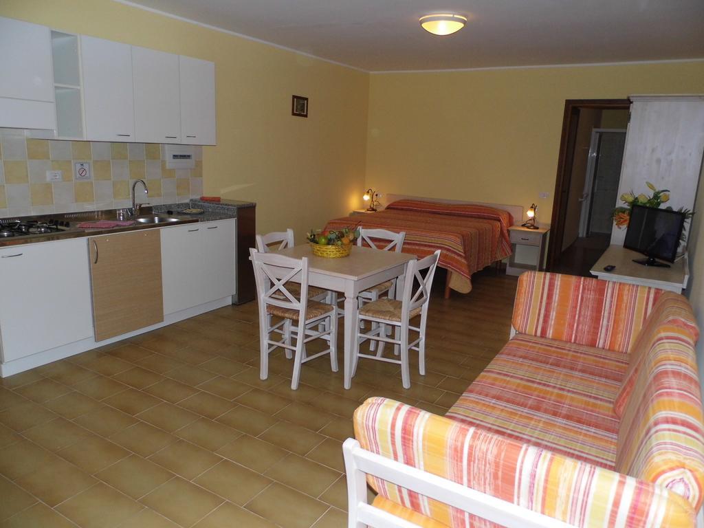 Le Nereidi Hotel & Residence Con Piscina-Tennis-Fitness-Parcheggio Coperto-Sala Conferenze Ла Мадалена Екстериор снимка