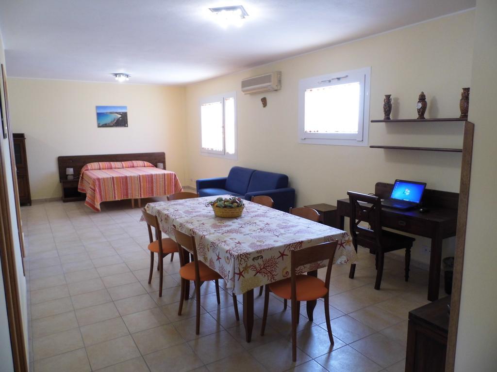 Le Nereidi Hotel & Residence Con Piscina-Tennis-Fitness-Parcheggio Coperto-Sala Conferenze Ла Мадалена Екстериор снимка