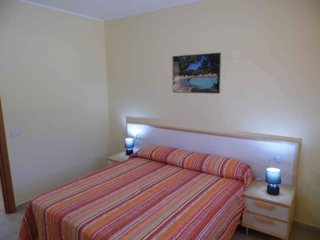 Le Nereidi Hotel & Residence Con Piscina-Tennis-Fitness-Parcheggio Coperto-Sala Conferenze Ла Мадалена Екстериор снимка
