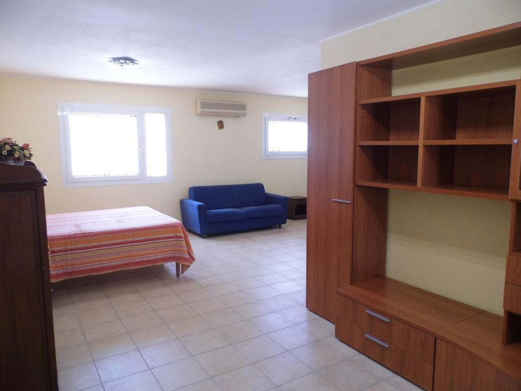 Le Nereidi Hotel & Residence Con Piscina-Tennis-Fitness-Parcheggio Coperto-Sala Conferenze Ла Мадалена Екстериор снимка