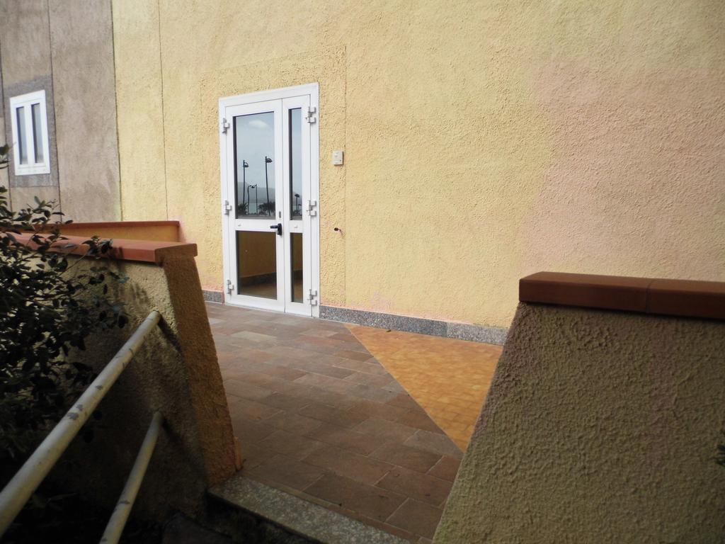 Le Nereidi Hotel & Residence Con Piscina-Tennis-Fitness-Parcheggio Coperto-Sala Conferenze Ла Мадалена Екстериор снимка