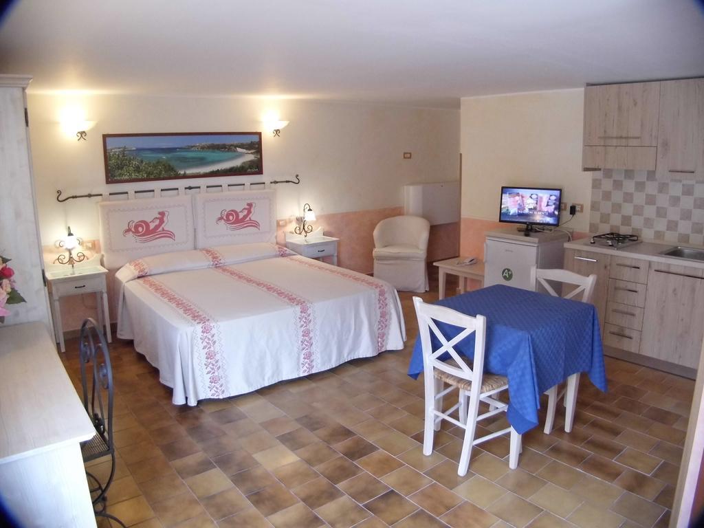 Le Nereidi Hotel & Residence Con Piscina-Tennis-Fitness-Parcheggio Coperto-Sala Conferenze Ла Мадалена Екстериор снимка