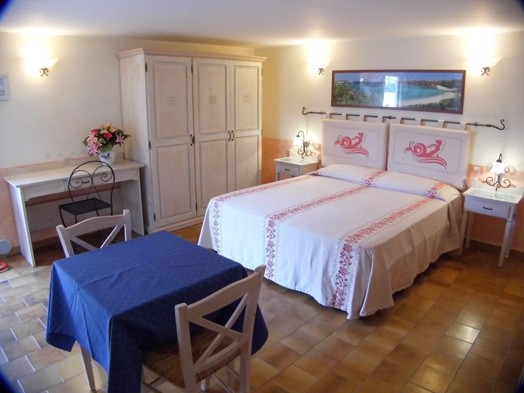Le Nereidi Hotel & Residence Con Piscina-Tennis-Fitness-Parcheggio Coperto-Sala Conferenze Ла Мадалена Екстериор снимка