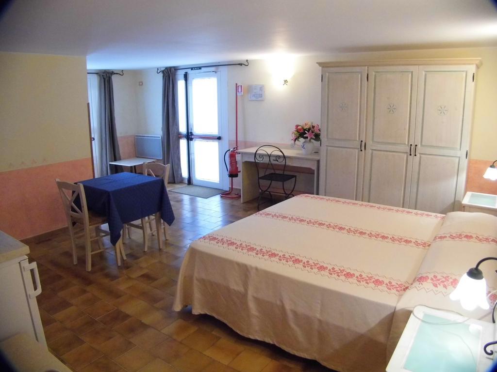 Le Nereidi Hotel & Residence Con Piscina-Tennis-Fitness-Parcheggio Coperto-Sala Conferenze Ла Мадалена Екстериор снимка