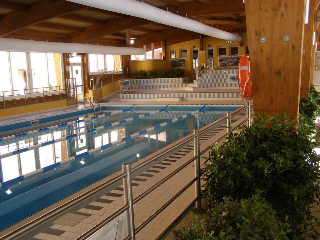 Le Nereidi Hotel & Residence Con Piscina-Tennis-Fitness-Parcheggio Coperto-Sala Conferenze Ла Мадалена Екстериор снимка
