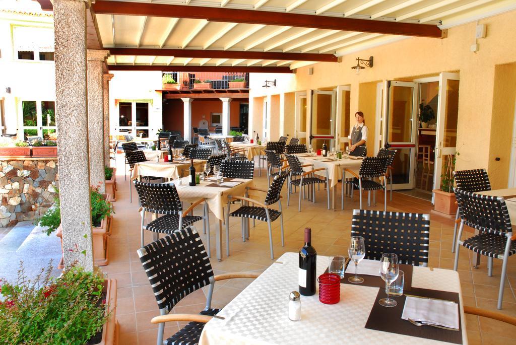 Le Nereidi Hotel & Residence Con Piscina-Tennis-Fitness-Parcheggio Coperto-Sala Conferenze Ла Мадалена Екстериор снимка