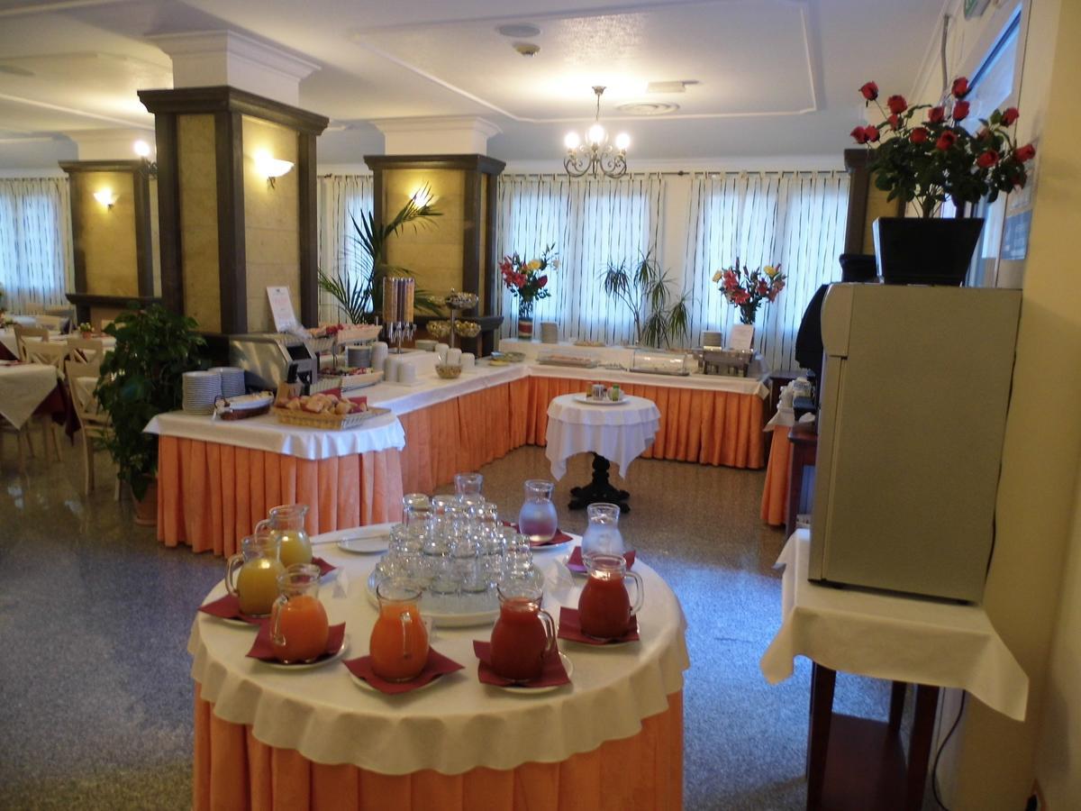 Le Nereidi Hotel & Residence Con Piscina-Tennis-Fitness-Parcheggio Coperto-Sala Conferenze Ла Мадалена Екстериор снимка