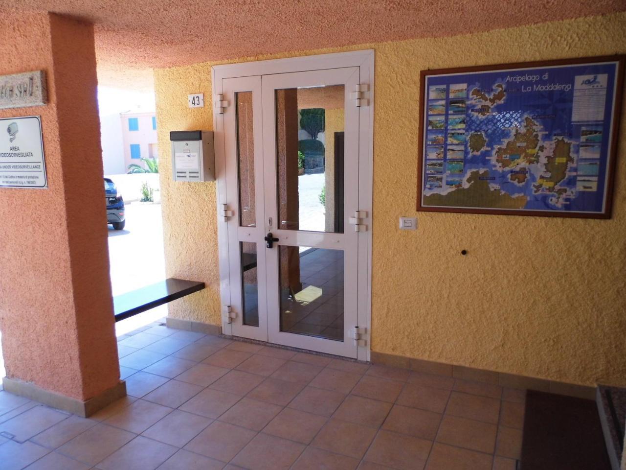 Le Nereidi Hotel & Residence Con Piscina-Tennis-Fitness-Parcheggio Coperto-Sala Conferenze Ла Мадалена Екстериор снимка