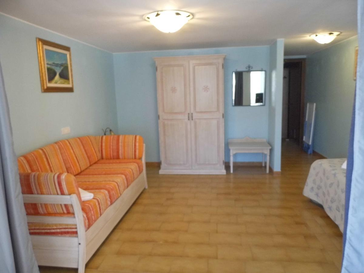 Le Nereidi Hotel & Residence Con Piscina-Tennis-Fitness-Parcheggio Coperto-Sala Conferenze Ла Мадалена Екстериор снимка