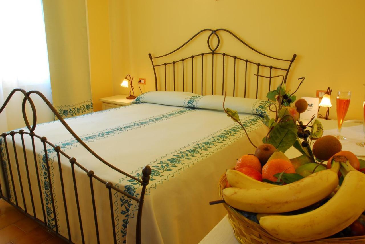 Le Nereidi Hotel & Residence Con Piscina-Tennis-Fitness-Parcheggio Coperto-Sala Conferenze Ла Мадалена Екстериор снимка